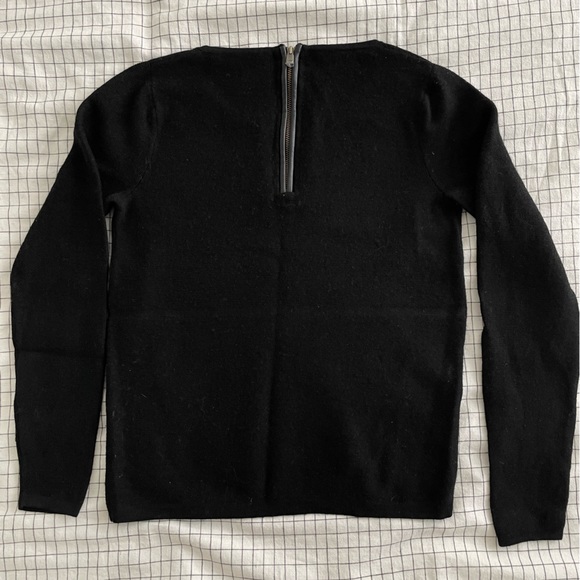 Club Monaco 100% Merino Wool sweater - Picture 3 of 5